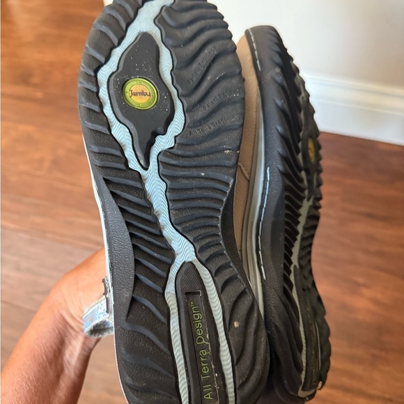 JBU by Jambu Beige/light Gray Adventure Cutout Mary Jane Flats-Size 7.5 - Picture 4 of 12